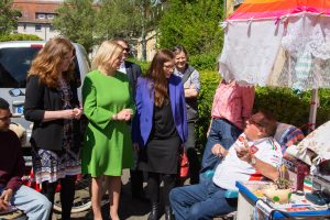 Nancy Faeser, Melanie Haubrich und Nina Hedit-Sommer im Gespräch mit Giorgio Vincenzo