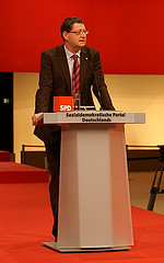 Thorsten Schäfer-Gümbel redet auf Bundesparteitag.